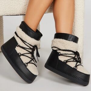 Fashion Nova Snow boots in black